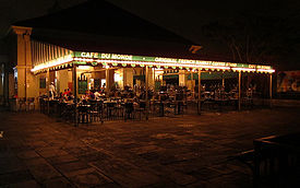 Cafe Du Monde in Fench Quarter Cafe Du Monde in Fench Quarter